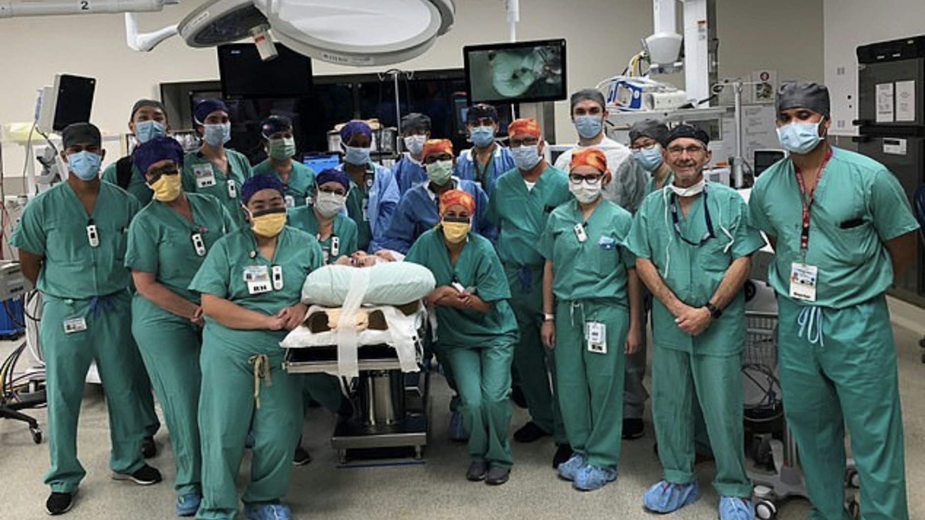 Das Ärzte-Team des UC Davis Children’s Hospitals nach der OP.