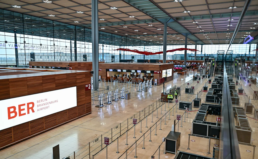 Schön, skandalös - und endlich fertig: Der Flughafen BER wird eröffnet