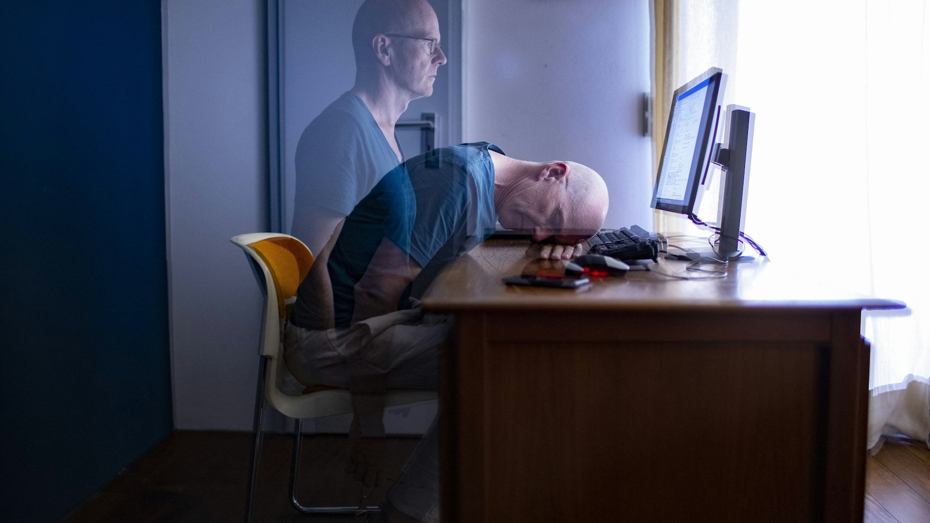 Wer über längere Zeit im Homeoffice arbeitet, kann unter Erschöpfung leiden.