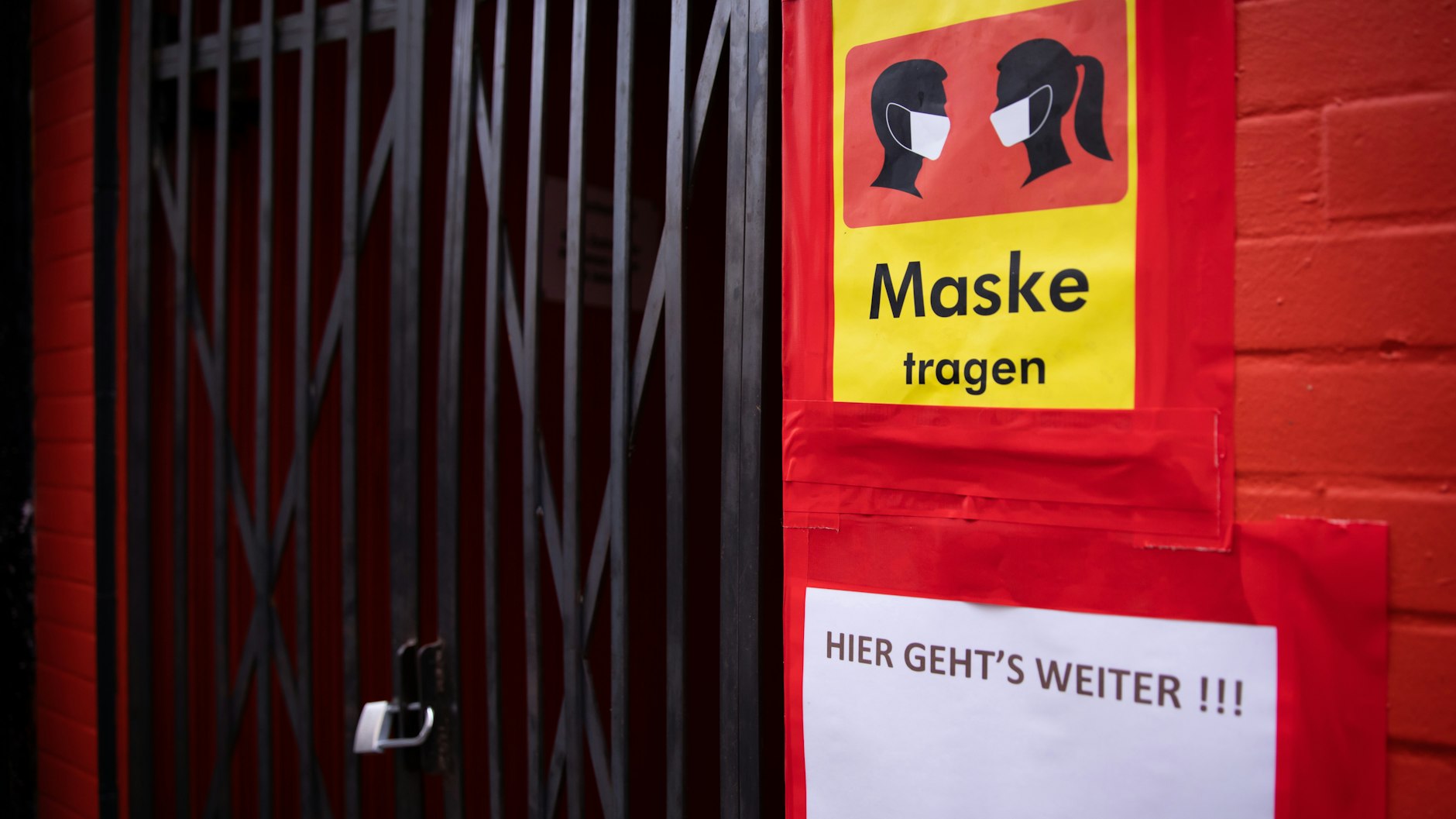 Eine Bar in Hamburg auf der Reeperbahn steht symbolisch für das, was die Bundesbürger ab Montag erwartet: der teilweise Lockdown.