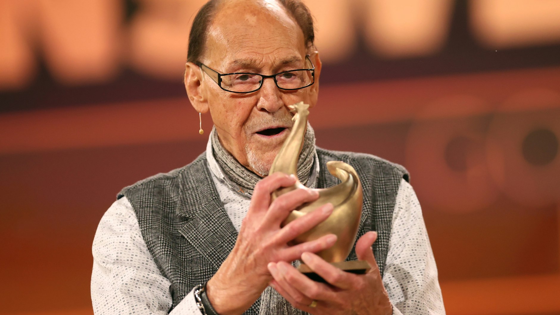 Schauspieler Herbert Köfer erhält die Ehrenhenne in der Kategorie "Lebenswerk". 