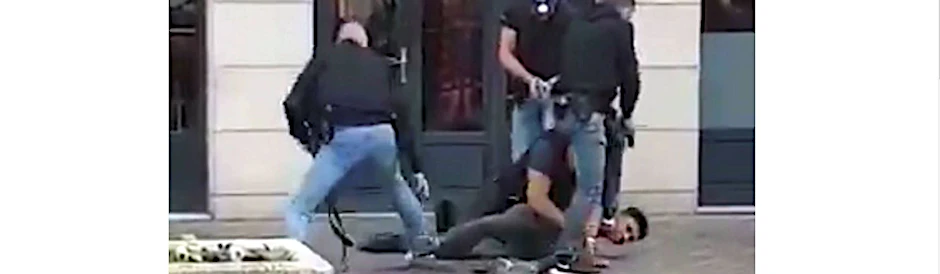 Trauernde zeigten auch am Wochenende an der Basilika Notre-Dame in Nizza ihre Anteilnahme, zündeten Kerzen für die Opfer der Attacke an.