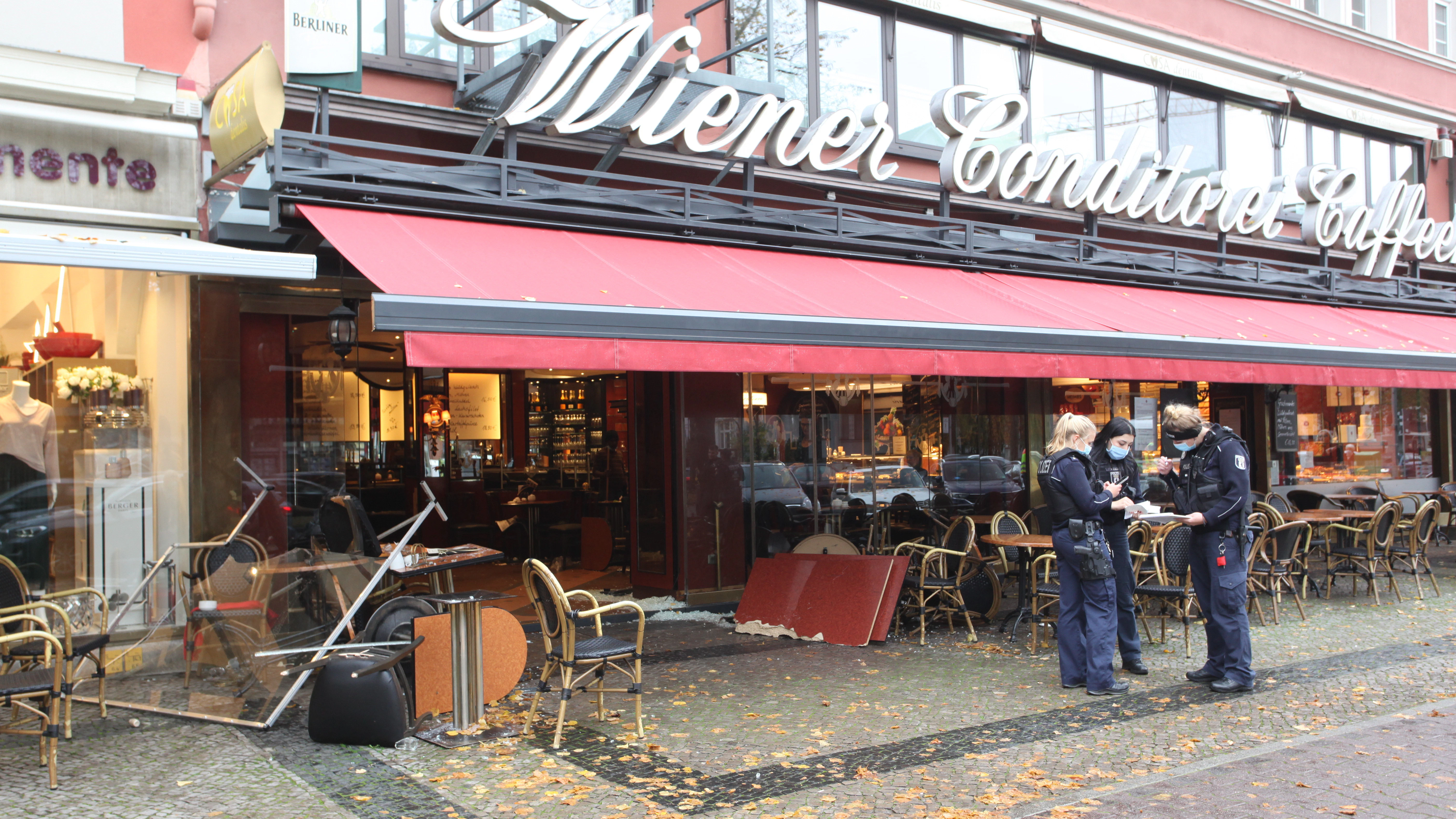 In dieses Kaffeehaus am Hohenzollerndamm raste die Seniorin.&nbsp;