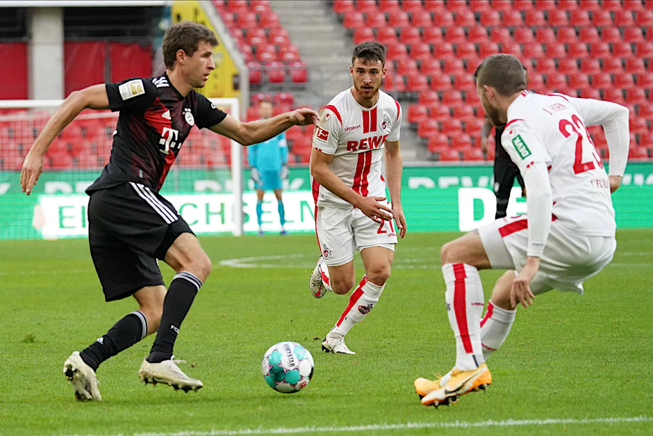 Thomas Müller traf per Elfmeter, doch zufrieden war er nicht mit der Bayern-Leistung.