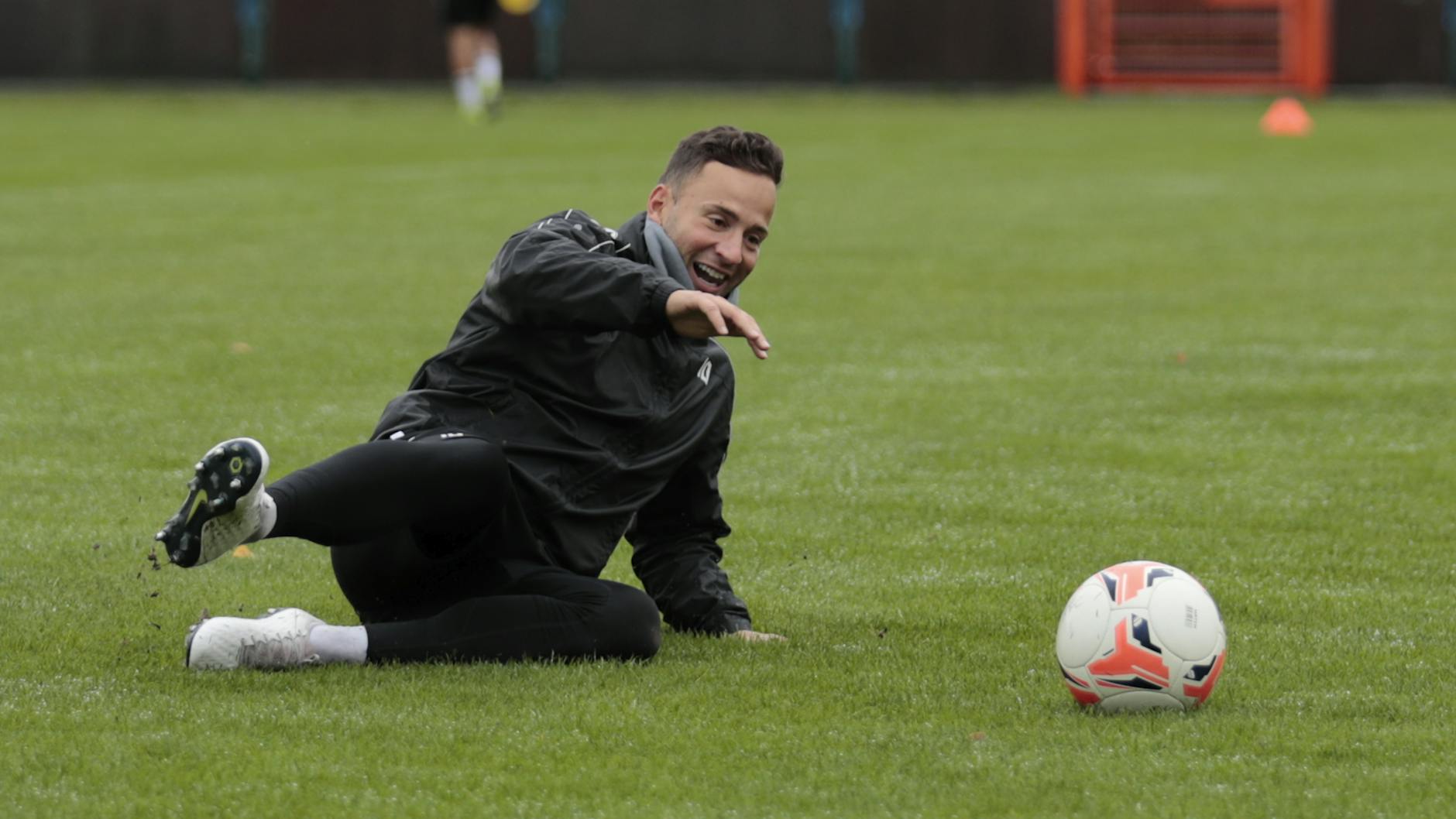 Bloß nicht einkaufen gehen und bezahlen müssen. Ronny Garbuschewski gibt im Training alles.
