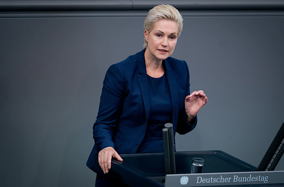 Manuela Schwesig bei einer Rede im Parlament