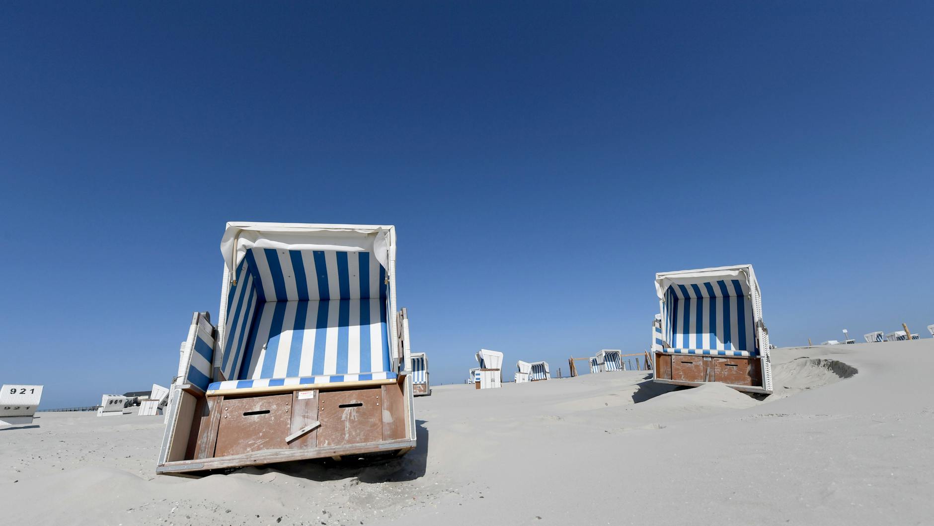 So ein Strandkorb an der Nordseeküste in Schleswig-Holstein ist eine feine Sache. Vorausgesetzt, man darf auch einreisen. 