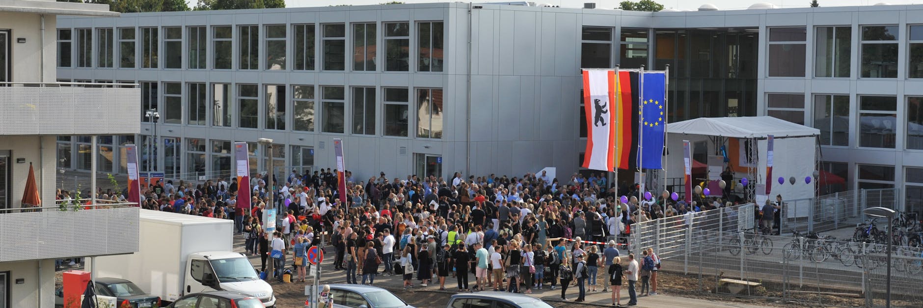 Die Integrierte Sekundarschule Mahlsdorf wurde 2019 als erstes Projekt der Schulbauoffensive fertig. Verspätet und mit Baumängeln. <br><br><br>