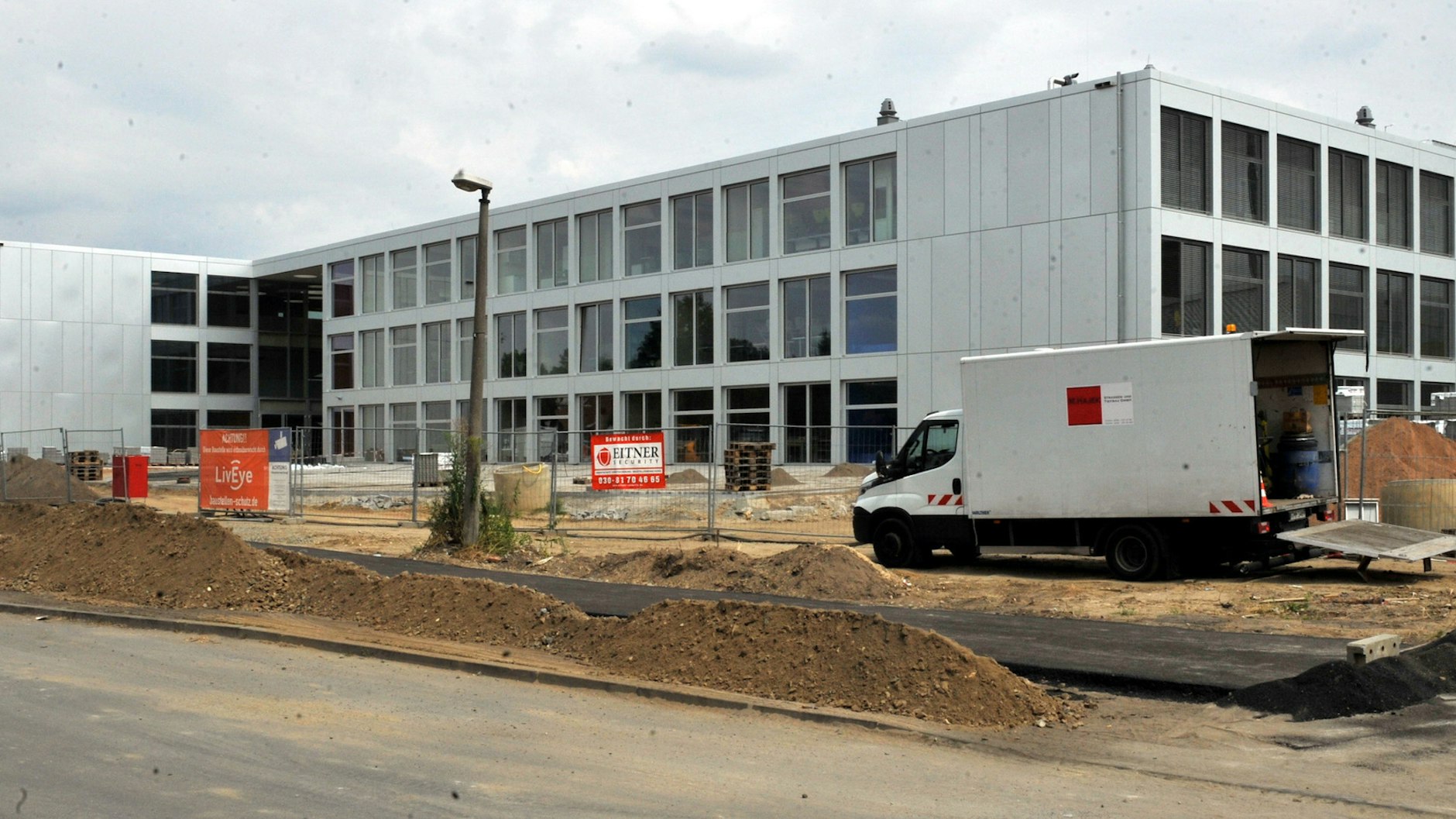 Die Integrierte Sekundarschule Mahlsdorf wurde 2019 als erstes Projekt der Schulbauoffensive fertig – verspätet und mit Baumängeln.