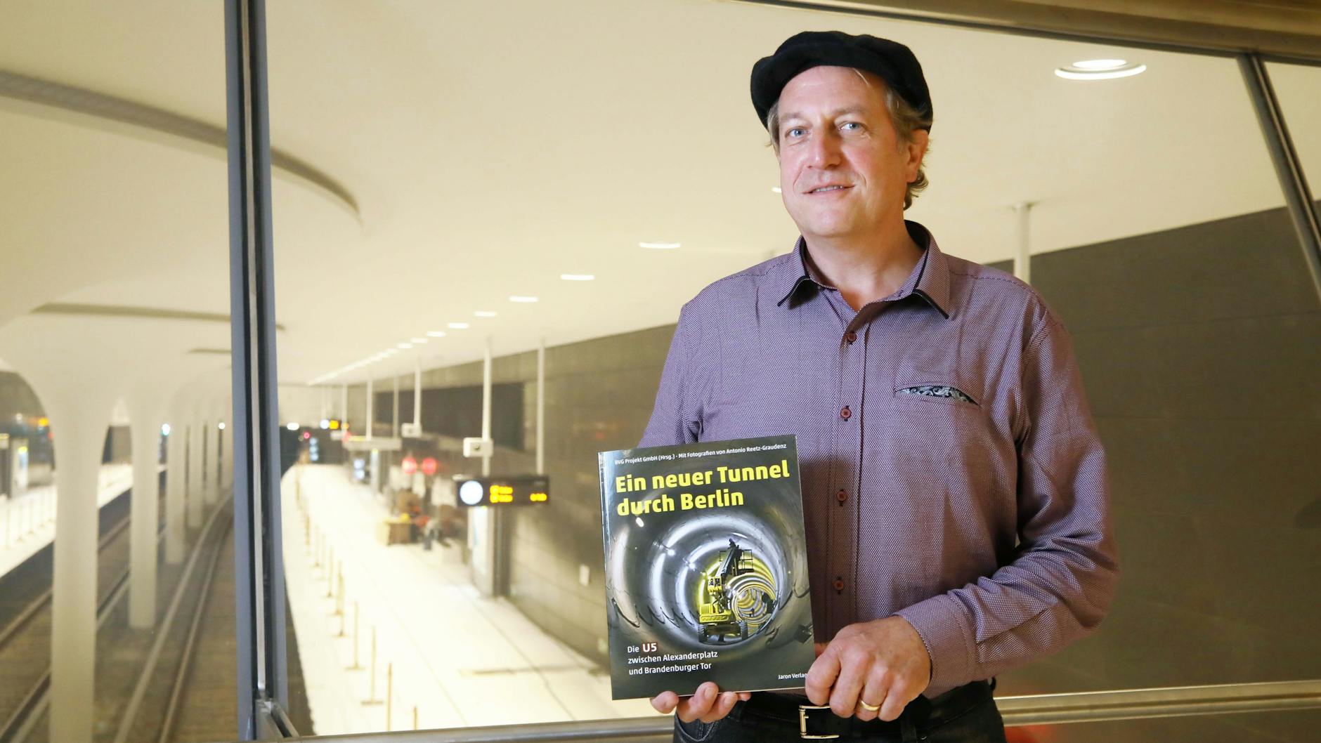 Das erste Buch über die Verlängerung der U5: Oberbauleiter Antonio Reetz-Graudenz hat 160 Fotos beigesteuert. 
