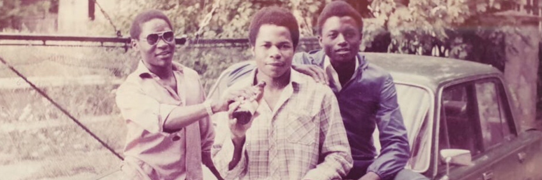 „Gute Laune und viel getrunken“: Manuel Diogo (l.) mit seinen Kollegen Francisco Nhabongo und Bento Nhamuave.