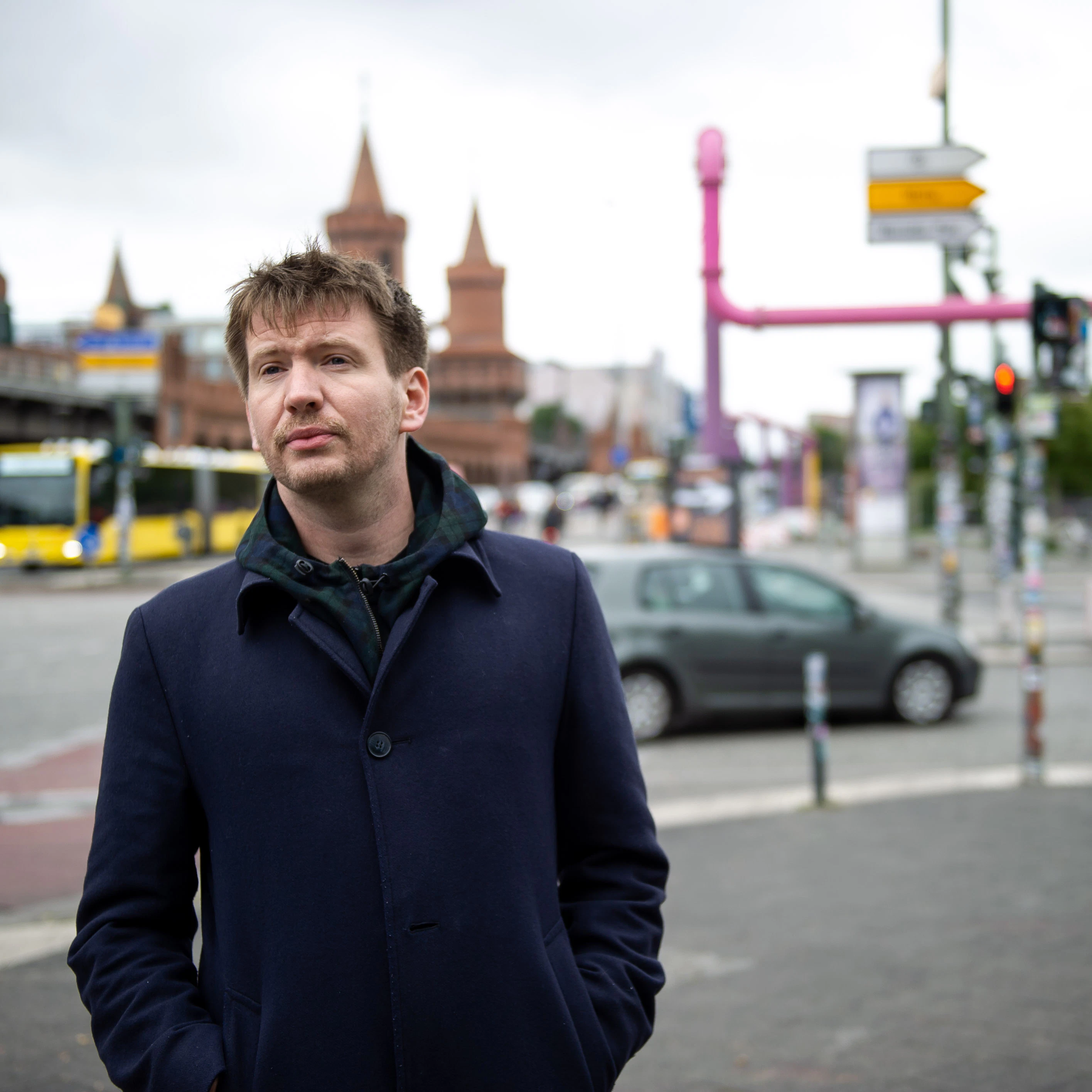 Dmitrij Kapitelman: „Ich wünsche mir, dass Leute, die hier ein Leben haben und etwas leisten in der Gesellschaft, nicht behandelt werden, als wären sie jederzeit wieder ausstoßbar.“<br>