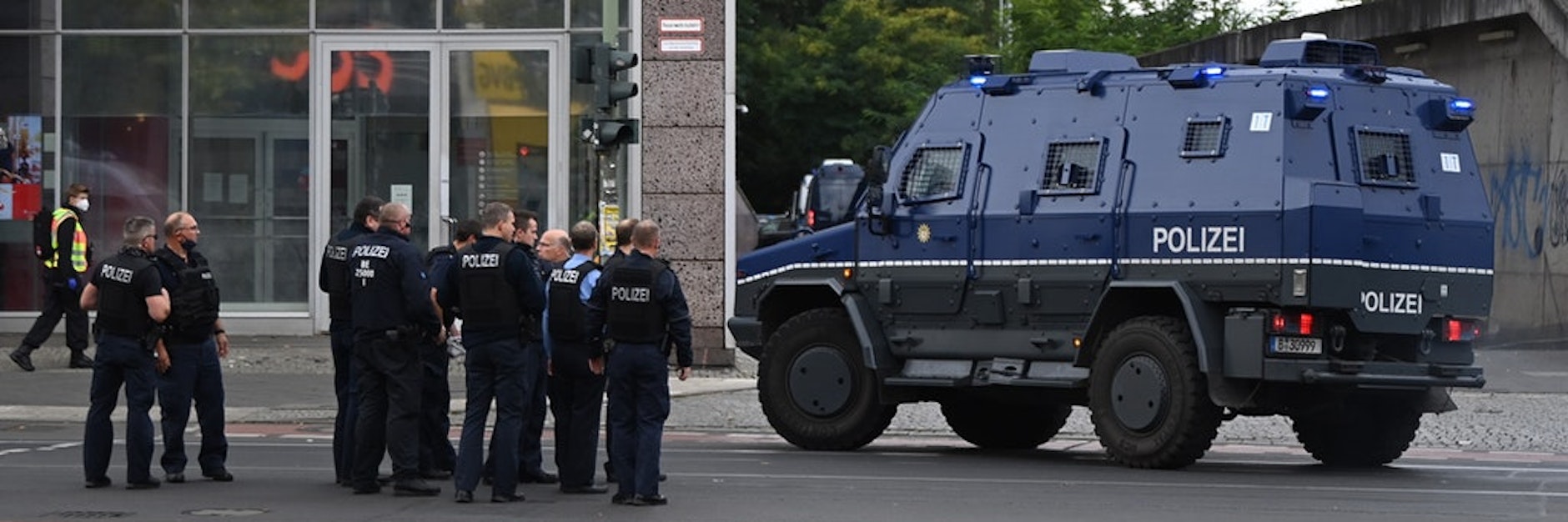 Der Anti-Terror-Panzer der Berliner Polizei, der Survivor R, war im Einsatz.