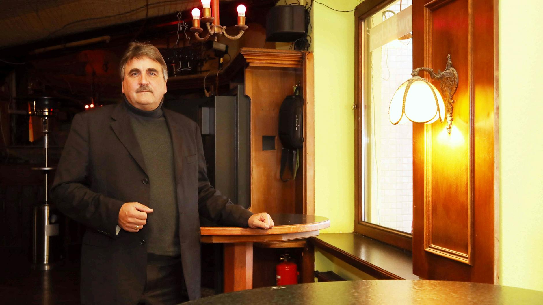 Norbert Raeder kümmert sich um das „Kastanienwäldchen“.