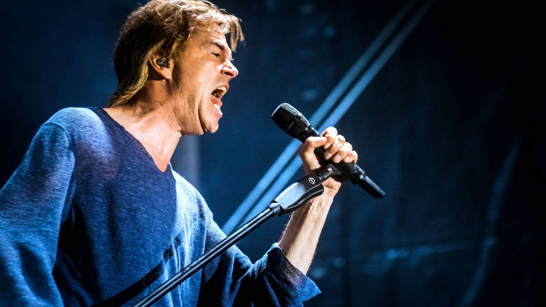 Campino verfolgt nahezu jedes Liverpool-Spiel an einem Bildschirm – und sei es auf der Bühne mit einem eigens dafür bereitgestellten Monitor während der Auftritte mit den Toten Hosen.