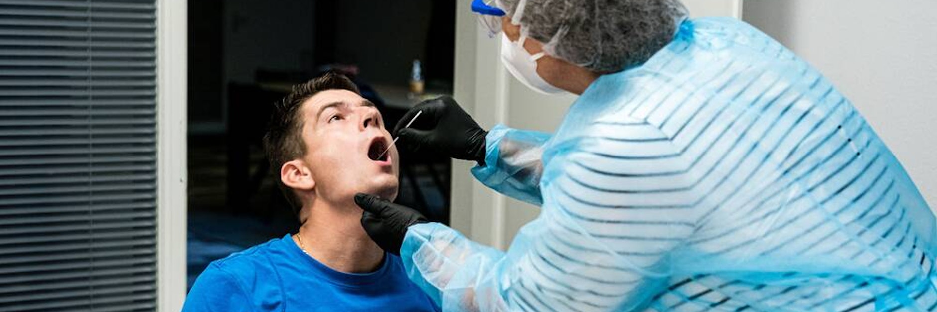 Patrick Larscheid, Amtsarztes im Berliner Bezirk Reinickendorf, erklärt, dass es oft mehr als 48 Stunden, bis das Ergebnis eines Corona-Tests vorliegt.