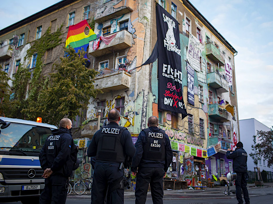 Police prepare to forcibly evict the LIebig34 house in Friedrichshain.
