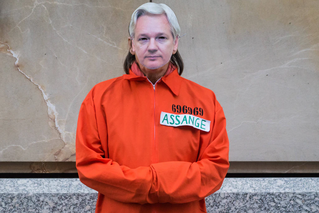 Völker der Welt, hört endlich zu: Julian Assange ist ein politischer Gefangener!