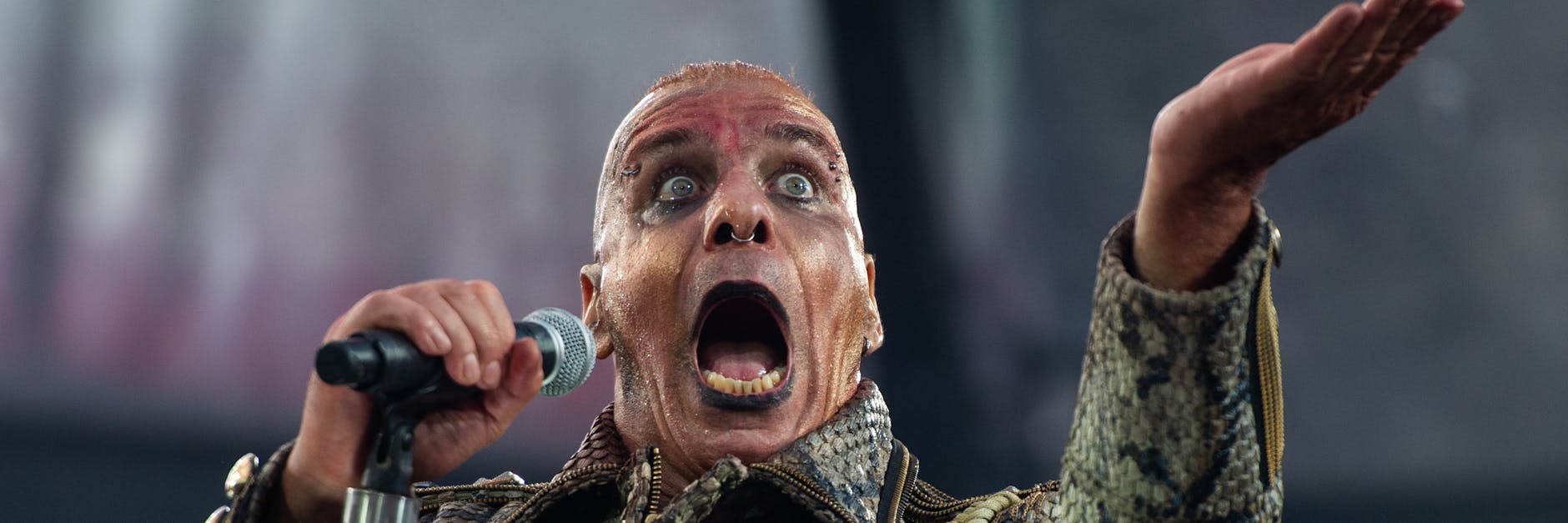 Till Lindemann ist der Frontmann der Band Rammstein.