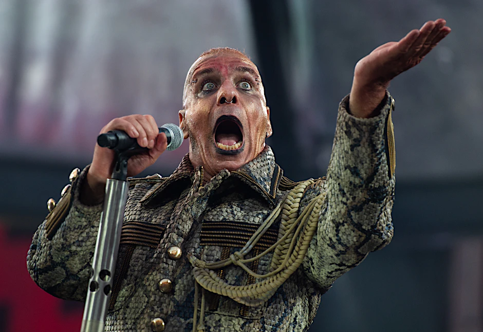Till Lindemann ist der Frontmann der Band Rammstein.