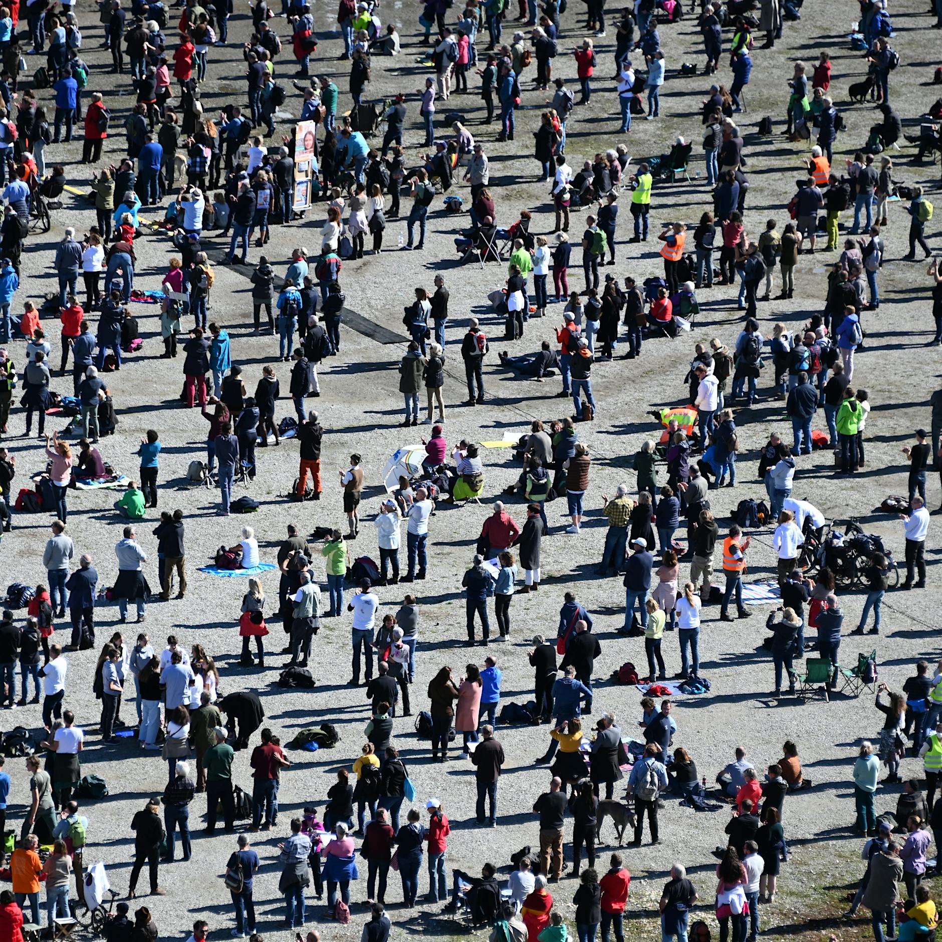 Eva Horn über Verschwörungstheorien: „Die Wirklichkeit zerbröselt“