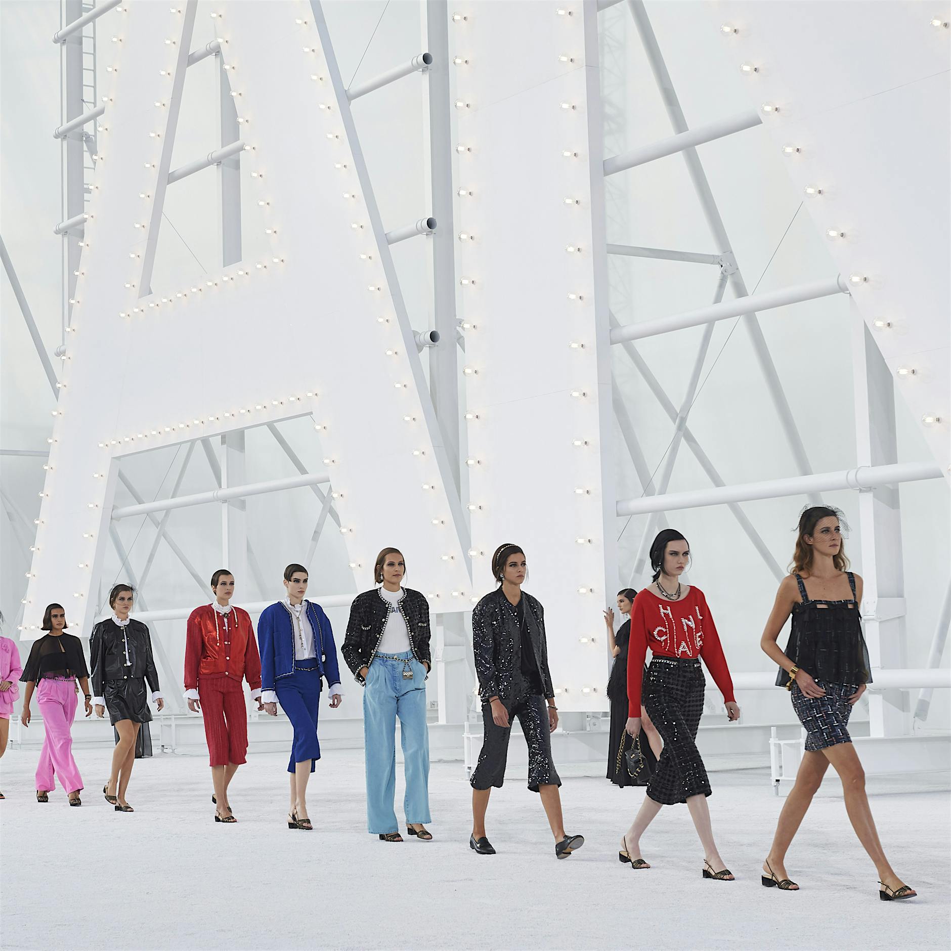 The Show Must Go On: Mode als kreativer Fluchtort