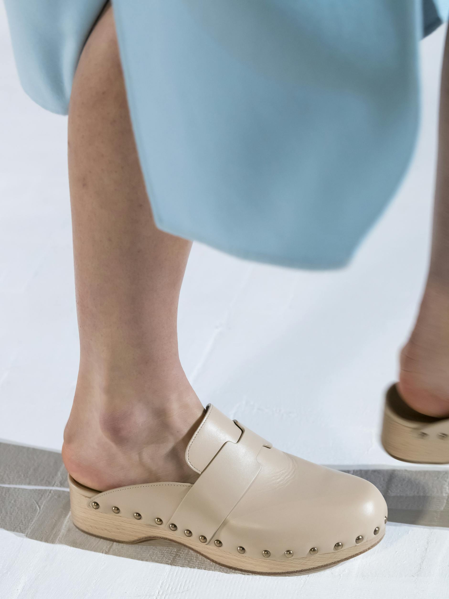 Bei Hermès: Das neue Statussymbol ist keine Tasche, sondern ein Paar Clogs.