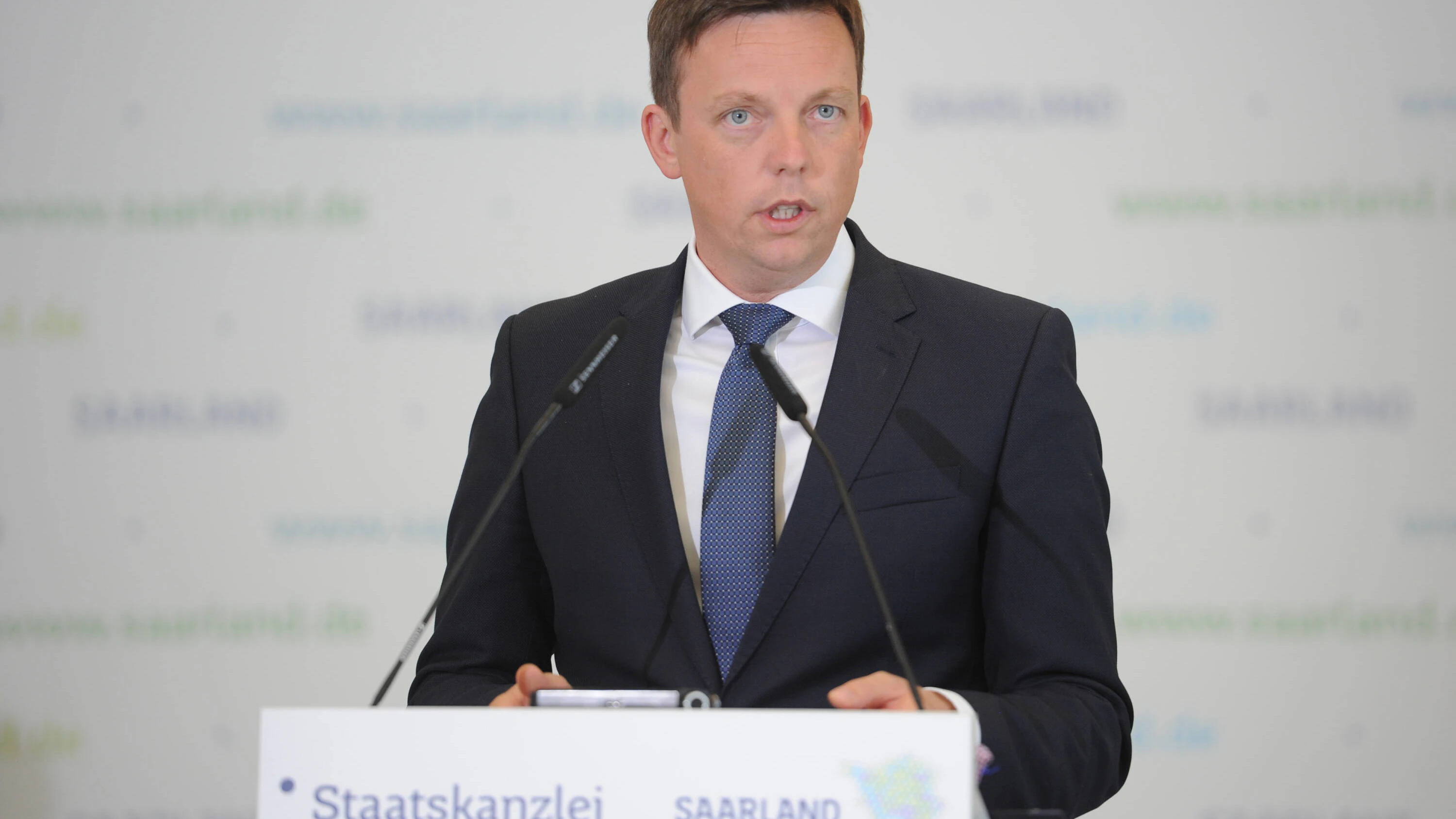 Der saarländische Ministerpräsident Tobias Hans (CDU) hält die Lage in vielen deutschen Kliniken bereits jetzt für dramatisch.