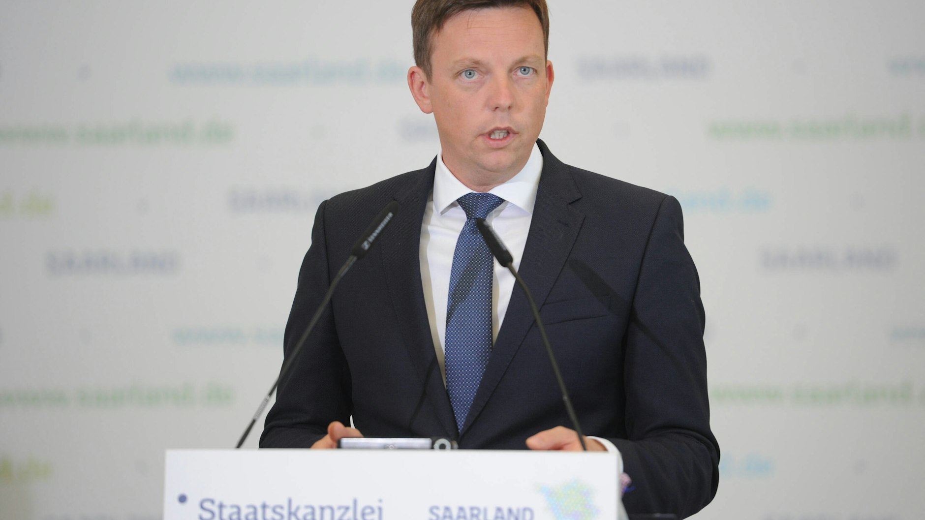 Der saarländische Ministerpräsident Tobias Hans (CDU) hält die Lage in vielen deutschen Kliniken bereits jetzt für dramatisch.