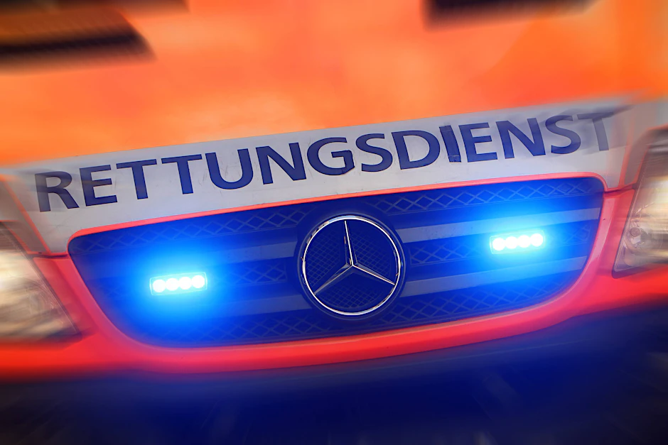 Ein Rettungswagen im Einsatz (Symbolbild).