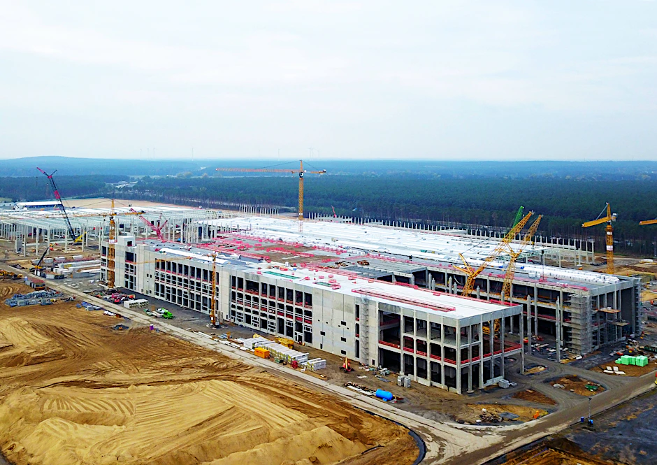 Rohbau fast fertig: Die Baustelle der Gigafabrik in Grünheide am 18. Oktober.