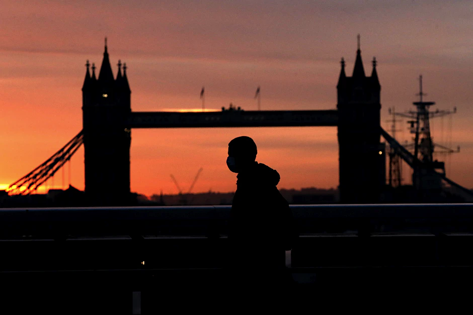 Auch London reagiert auf die hohen Corona-Infektionszahlen. Ab Donnerstag bleiben in England nur noch Schulen, Universitäten und notwendige Geschäfte geöffnet.