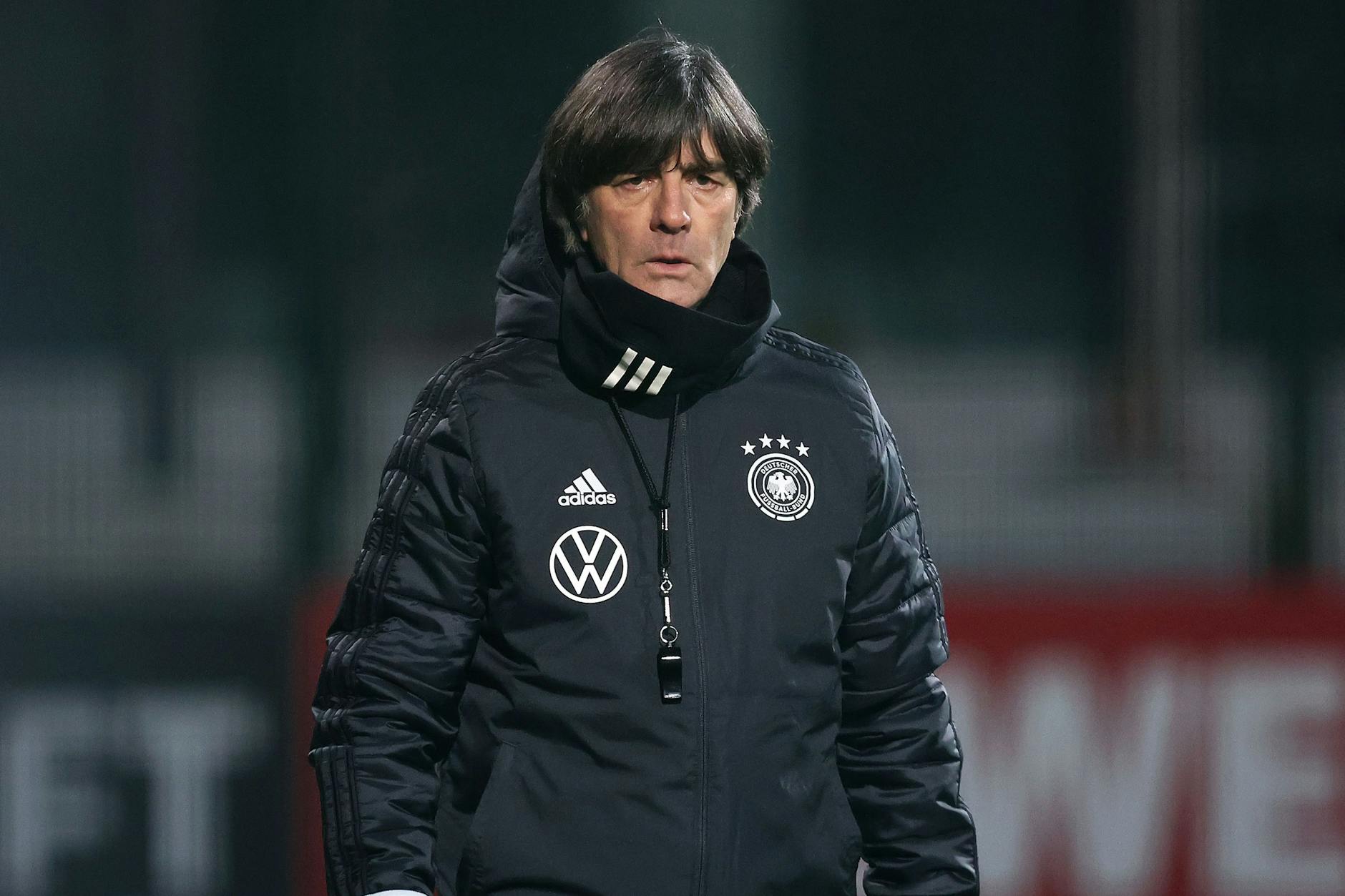 Jogi Löw hat sich schon ganz warm angezogen ...