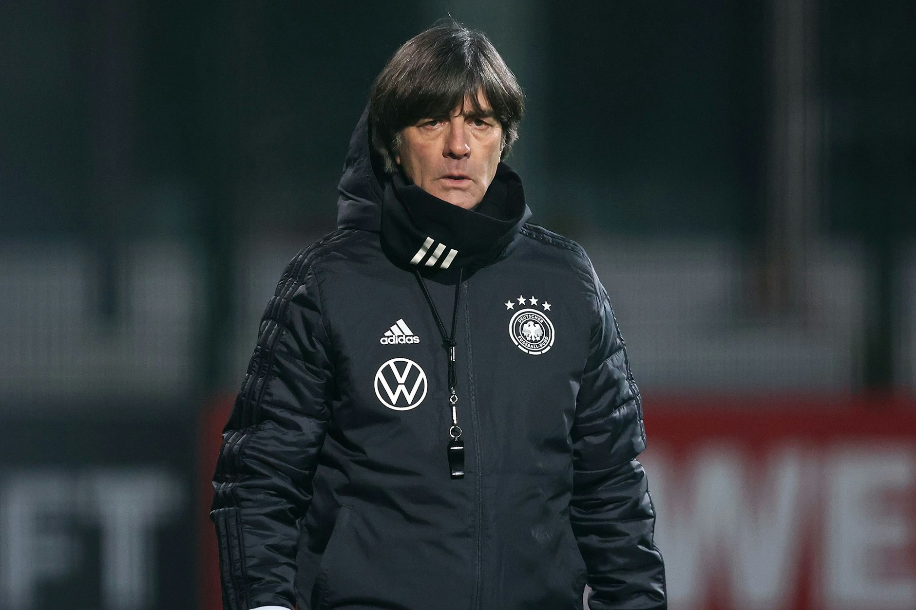 Jogi Löw hat sich schon ganz warm angezogen ...
