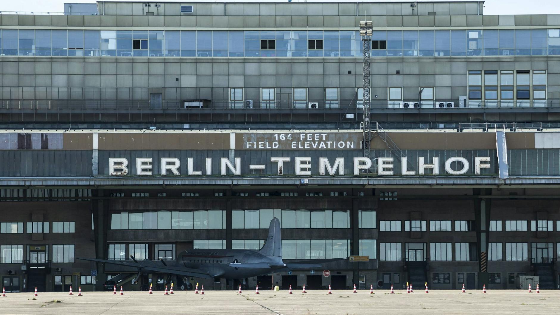 Auch ein leerstehender Hangar auf dem einstigen Flughafen Tempelhof käme als Impfzentrum infrage.