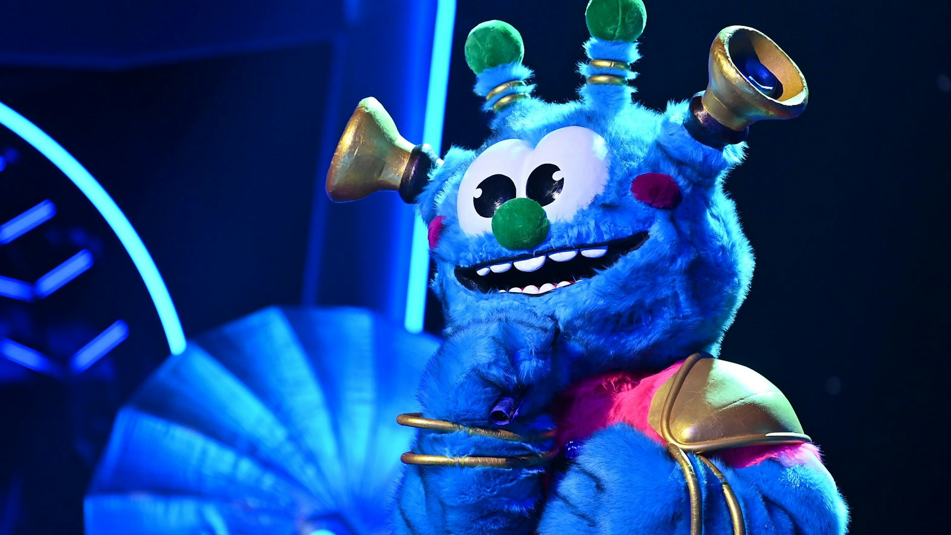 Das Alien überzeugte - wie immer - mit Trötenohren und Hüftschwung, schaffte es damit in die nächste Runde.