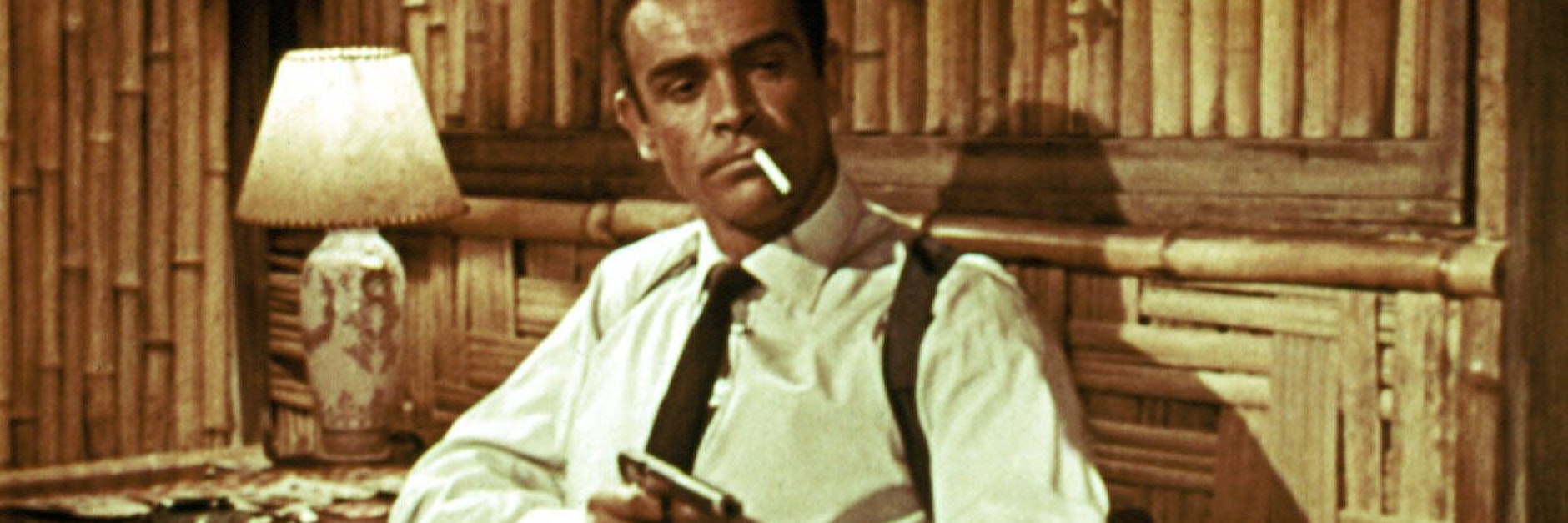 „Hände hoch!“ Sean Connery in einer Szene in „James Bond – 007 jagt Dr. No“, 1962.