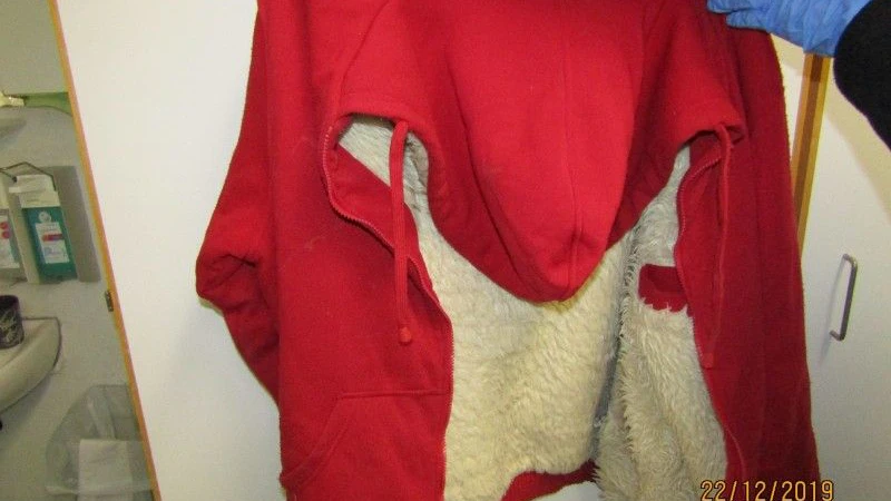 Als er gefunden wurde, trug der Mann diese Kapuzenjacke.
