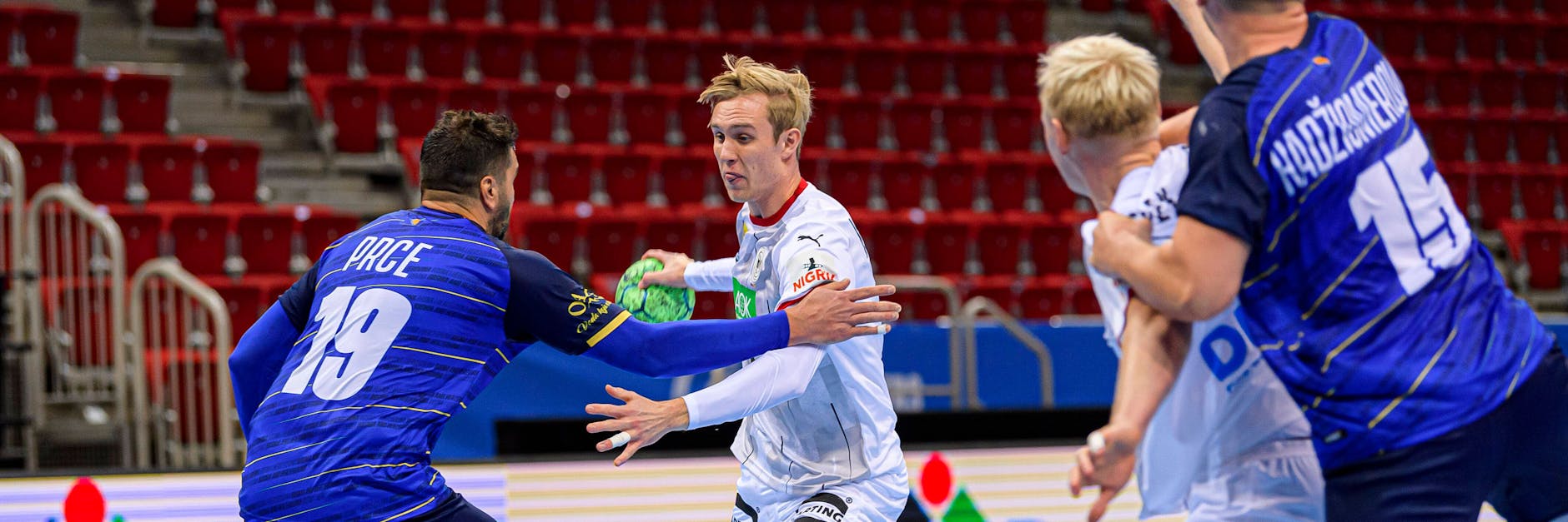 Fuchs Marian Michalczik wurde nach seiner Länderspielreise positiv auf Corona getestet. Er muss in Quarantäne, die Füchse sagen ihr Spiel in Kiel ab.