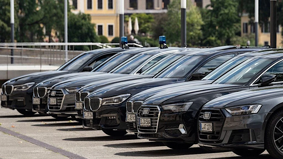 Die Dienstfahrzeuge deutscher Spitzenpolitiker stoßen noch immer zu viel Co2 aus.