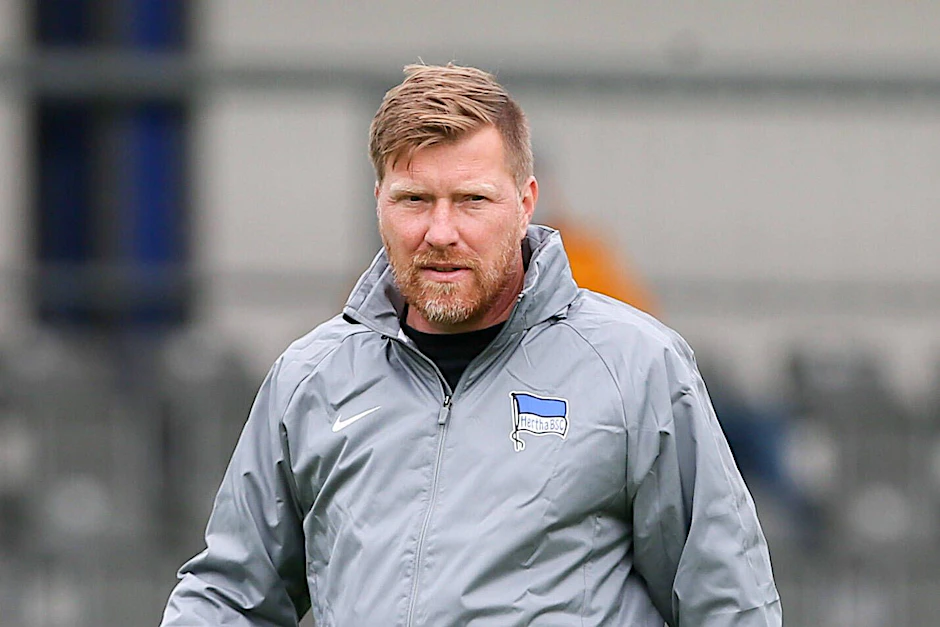 Herthas U23-Coach Zecke Neuendorf darf momentan nicht trainieren. Sein Team musste wegen eines Corona-Falls in Quarantäne.
