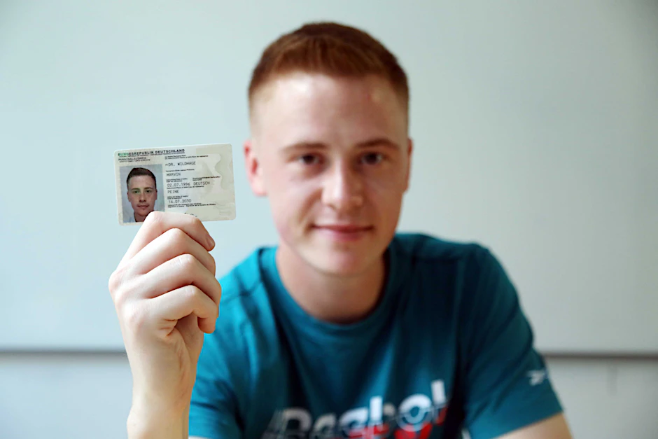 YouTuber Marvin Wildhage (24) ließ sich einen falschen Doktortitel im Personalausweis eintragen.
