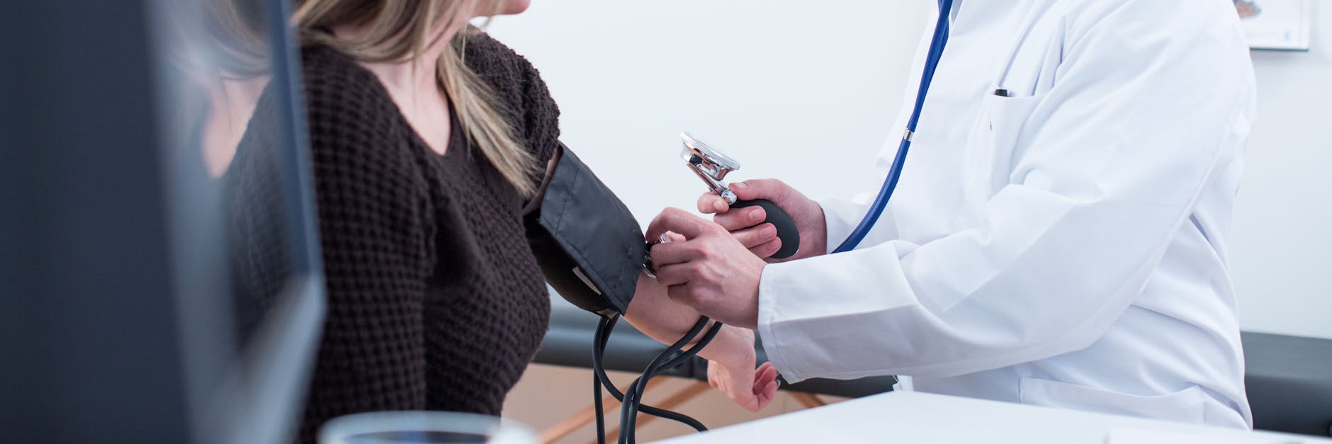 Der Blutdruck ist elementar wichtig für die Gesundheit – zu hoch darf er nicht sein. Zu niedrig übrigens auch nicht.