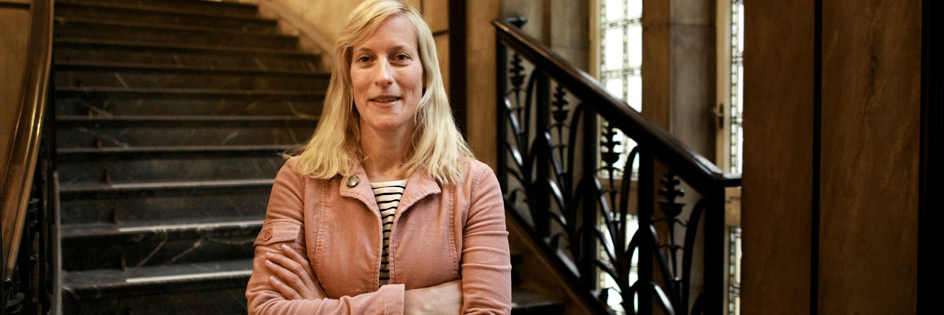 Kathrin Herrmann ist die neue Tierschutzbeauftragte von Berlin. Im Gebäude der Senatsverwaltung für Justiz wird sie ihr Büro haben.<br>