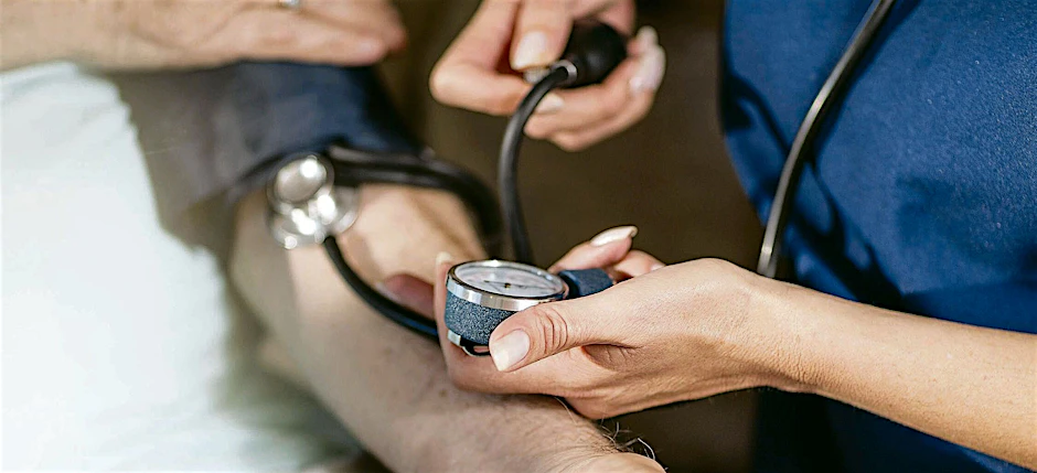 Der Blutdruck ist elementar wichtig für die Gesundheit - zu hoch darf er nicht sein. Zu niedrig auch nicht.