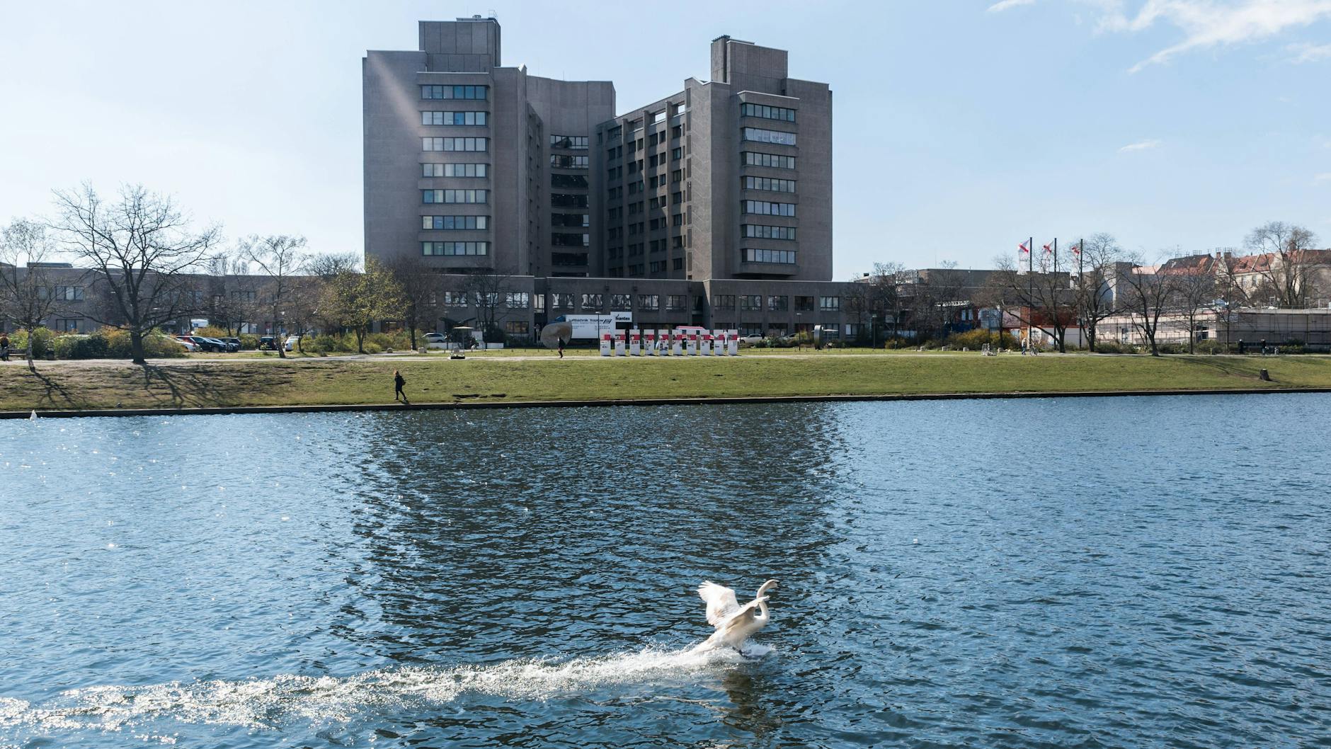 Das Kreuzberger Urban-Krankenhaus am Landwehrkanal