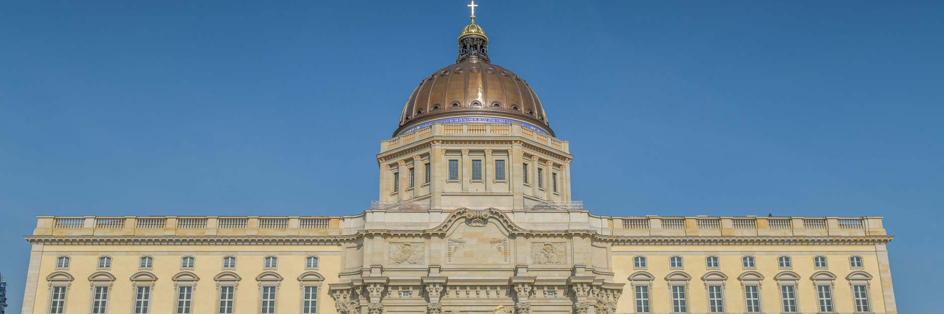 Zwei Mitglieder des Rats der Stiftung Humboldt-Forum sprachen gegenüber dem Magazin von insgesamt 2000 Baumängeln, die bis zur Eröffnung nicht behoben werden könnten.