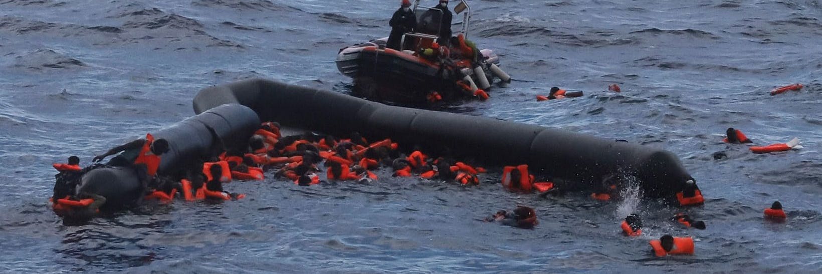 Flüchtlinge kenterten im Mittelmeer mit einem Boot.