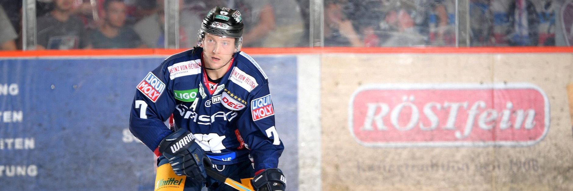 Frank Hördler führt die Eisbären als Kapitän aufs Eis.