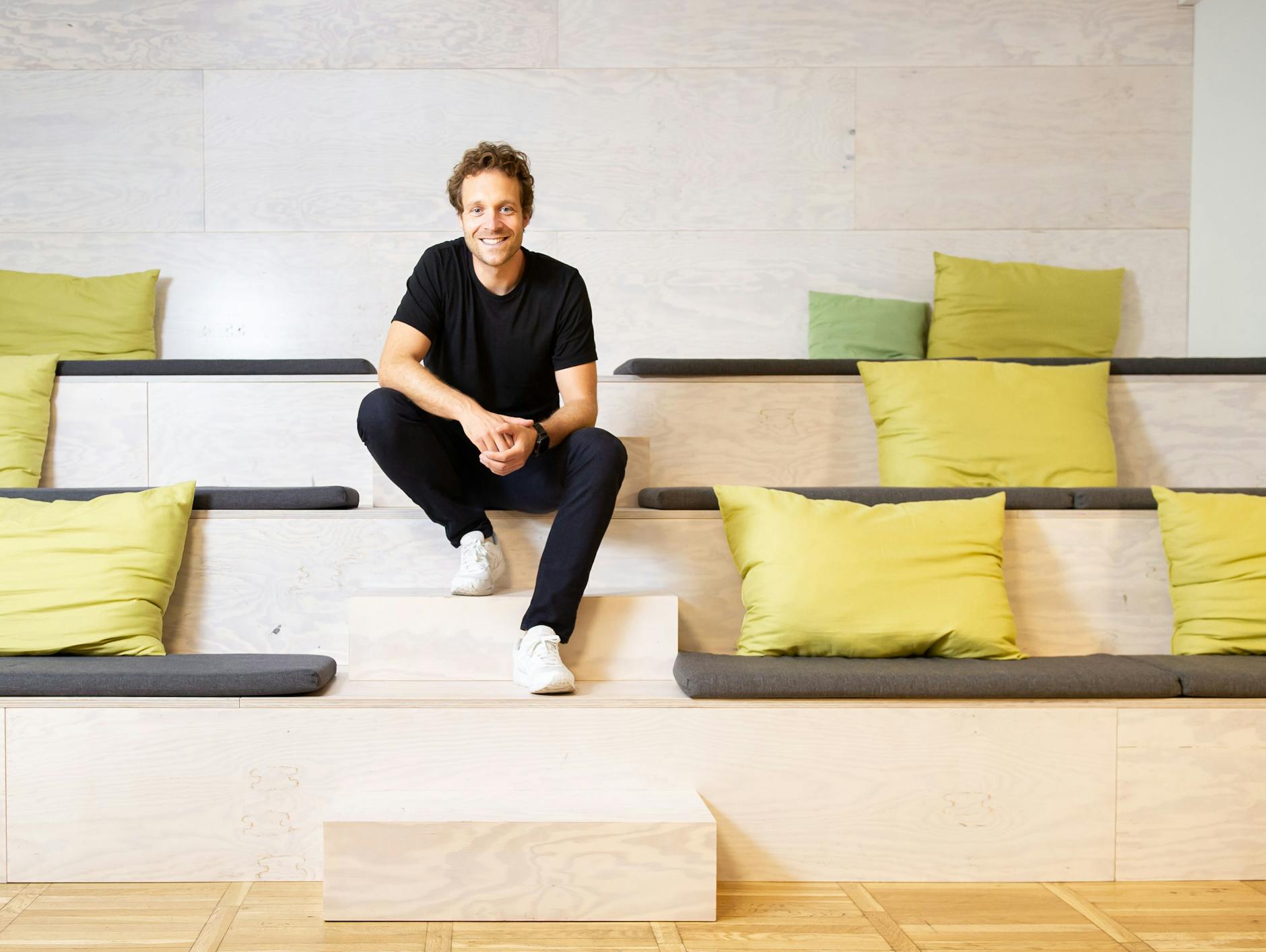 Stephan Bayer, der Gründer von Sofatutor, in den Räumen seines Unternehmens in Berlin-Friedrichshain.<br><br>